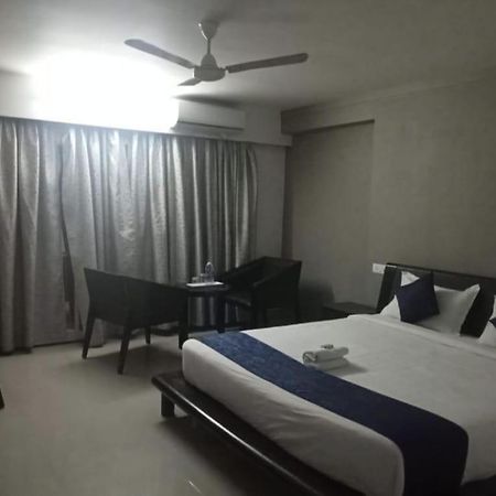 Aec Residency Hotel Alappuzha Exterior photo
